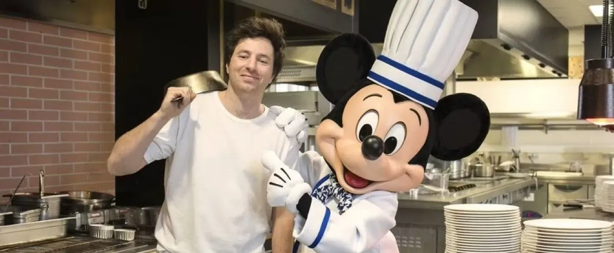 Chef Jean Imbert y Mickey Mouse en restaurante Disneyland Hotel