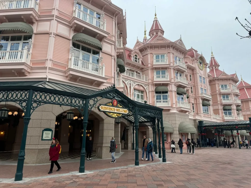Taquillas de Disneyland París donde se escanean las entradas