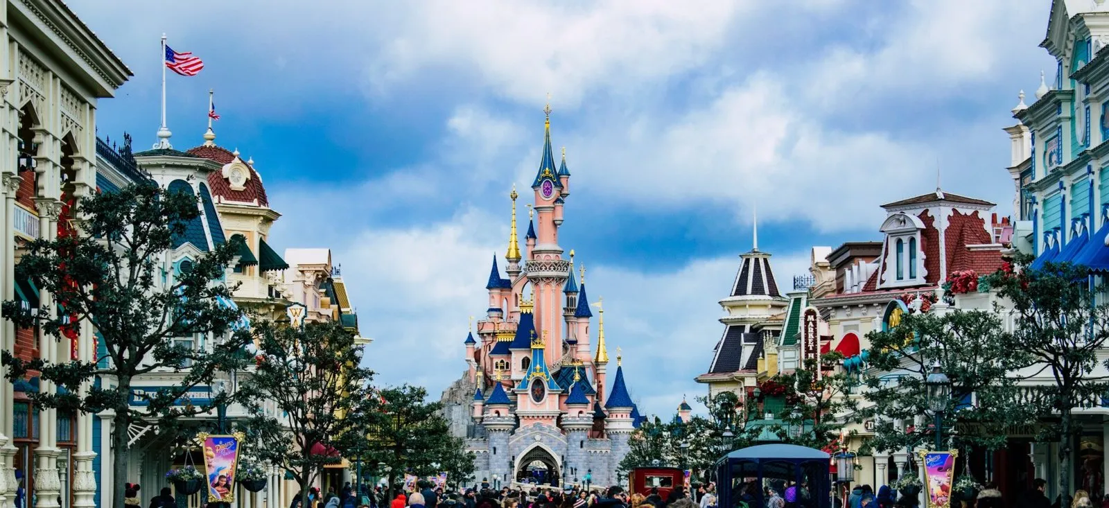 Familia disfrutando de Disneyland París sin prisas
